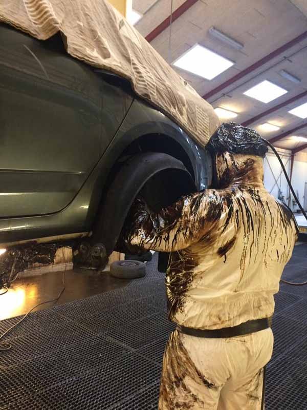 Få rustbeskyttet bilens undervogn i Struer