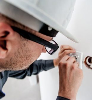 Elektriker: Sådan vælger du den rette til dine elopgaver